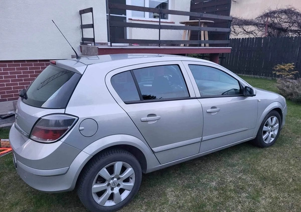 Opel Astra cena 9000 przebieg: 283496, rok produkcji 2007 z Tomaszów Lubelski małe 154